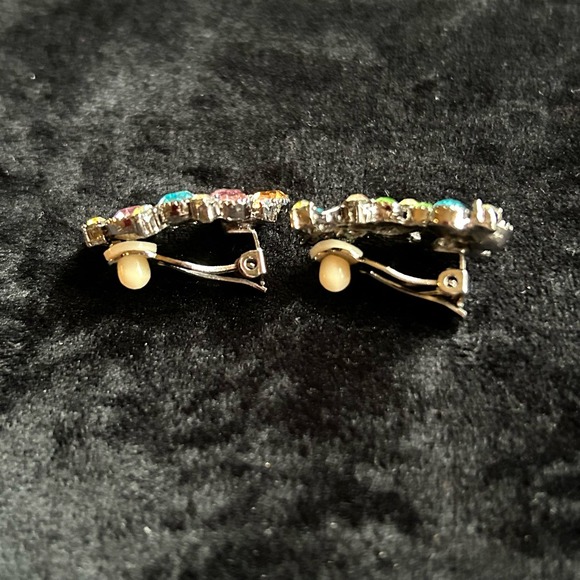 Vtg Rhinestone Clip On Earrings Aurora Borealis paisley shaped - Picture 5 of 10